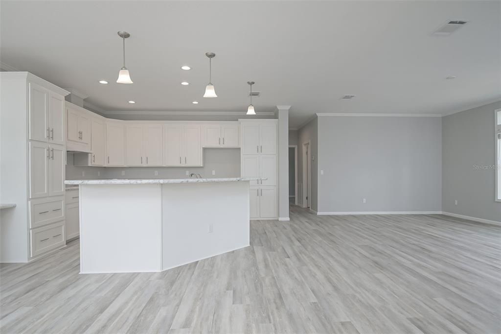 For Sale: $349,000 (3 beds, 2 baths, 1739 Square Feet)