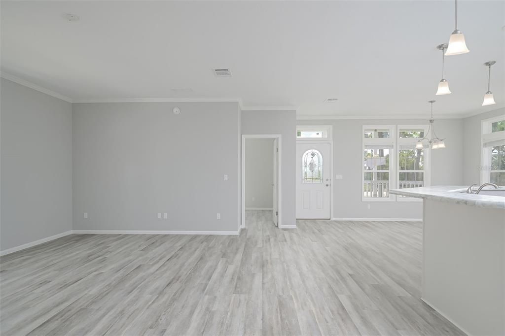 For Sale: $349,000 (3 beds, 2 baths, 1739 Square Feet)