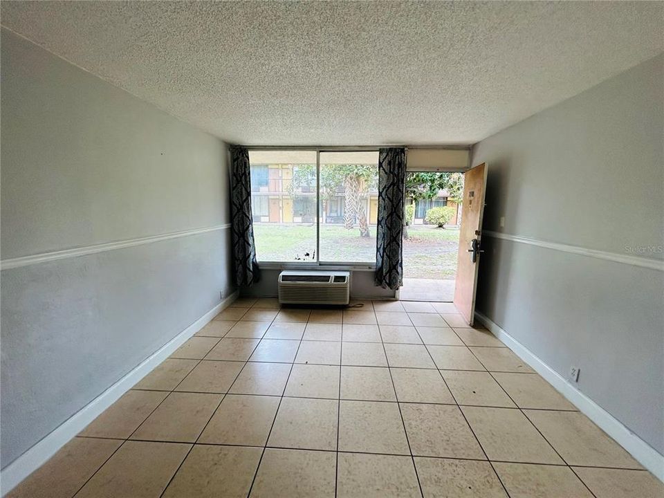 For Rent: $1,000 (1 beds, 1 baths, 276 Square Feet)