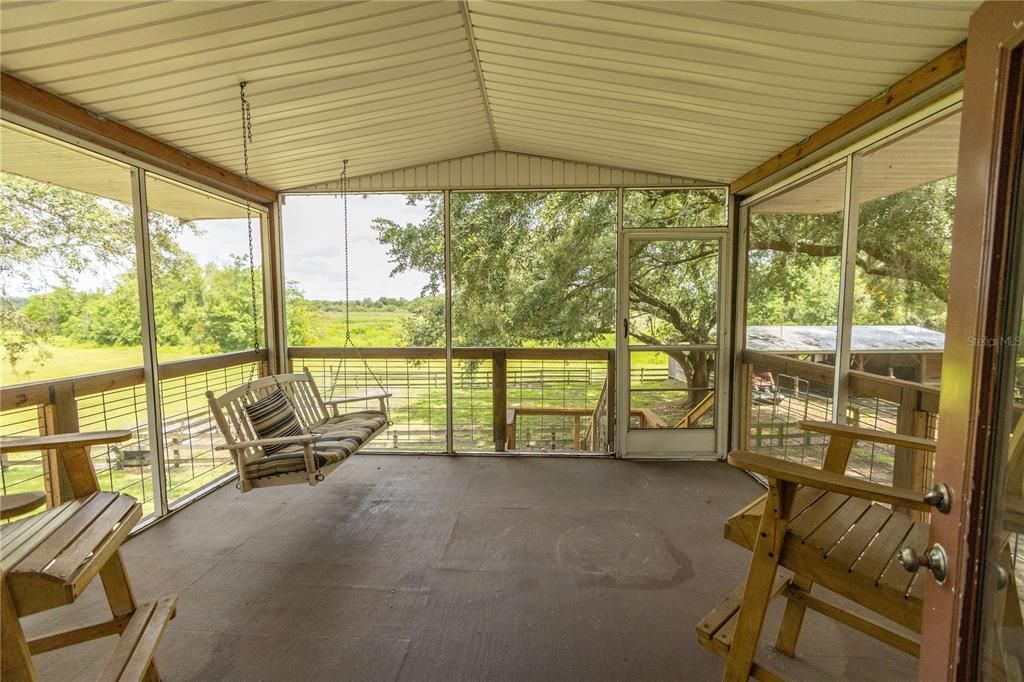 Upstairs Screened Room for Apartment overlooking Pasture