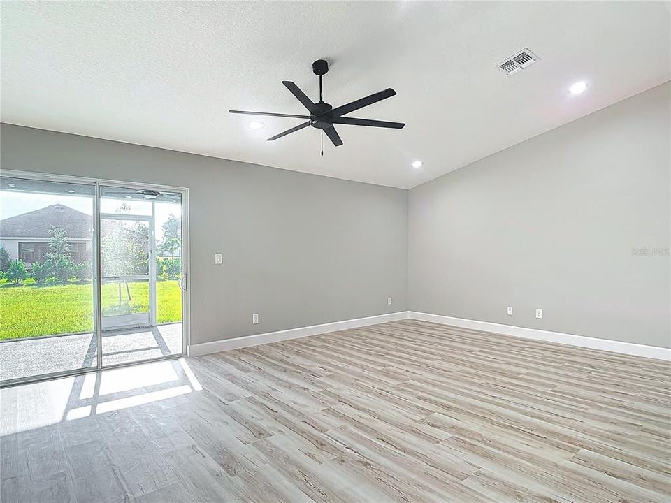 Active With Contract: $361,900 (4 beds, 2 baths, 1809 Square Feet)