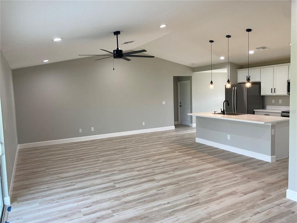 Active With Contract: $361,900 (4 beds, 2 baths, 1809 Square Feet)