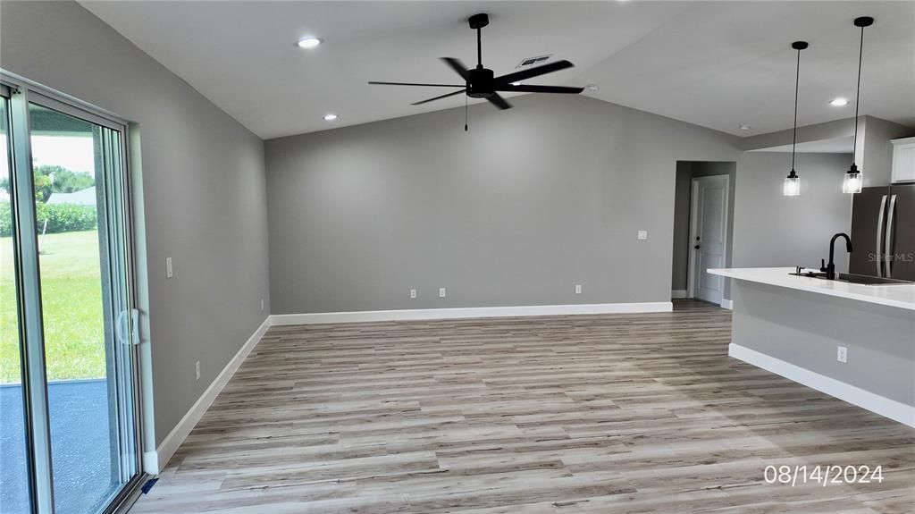 Active With Contract: $361,900 (4 beds, 2 baths, 1809 Square Feet)