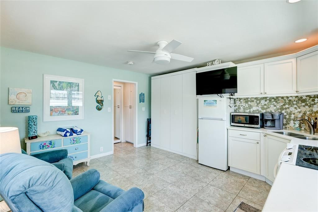 Active With Contract: $450,000 (0 beds, 1 baths, 280 Square Feet)
