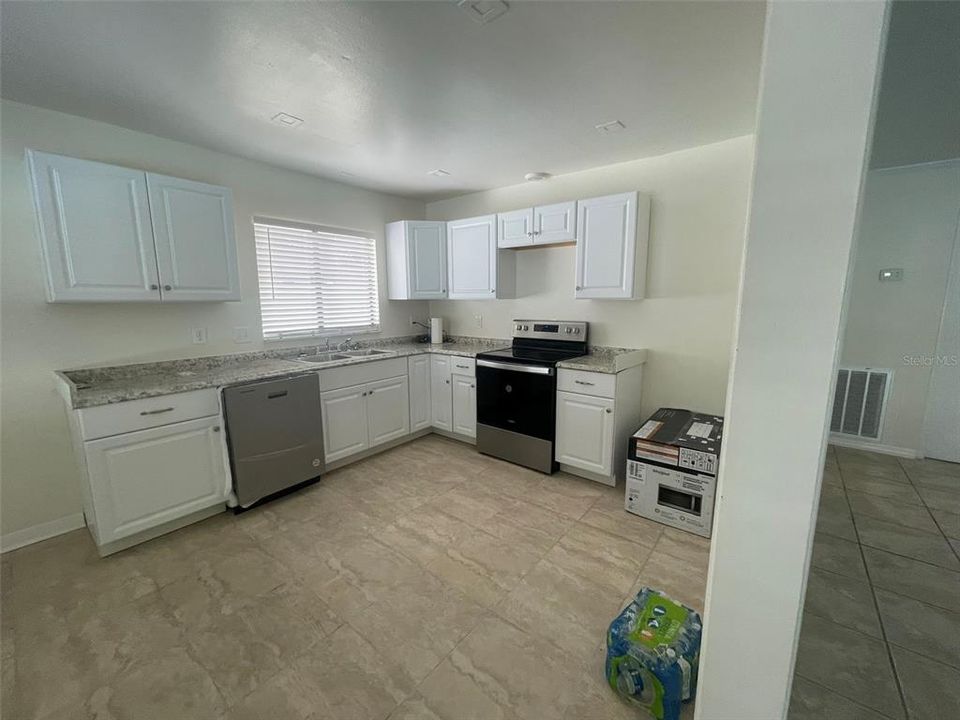 Active With Contract: $2,500 (4 beds, 2 baths, 1955 Square Feet)