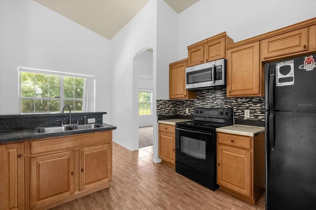 Active With Contract: $349,000 (3 beds, 2 baths, 1422 Square Feet)
