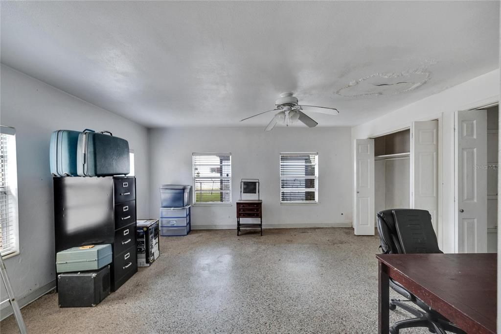Active With Contract: $225,000 (2 beds, 1 baths, 1050 Square Feet)