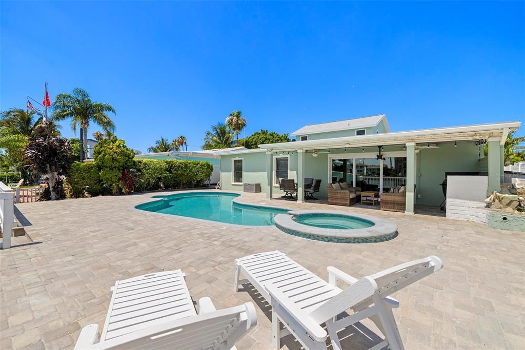 Active With Contract: $1,450,000 (3 beds, 2 baths, 2555 Square Feet)