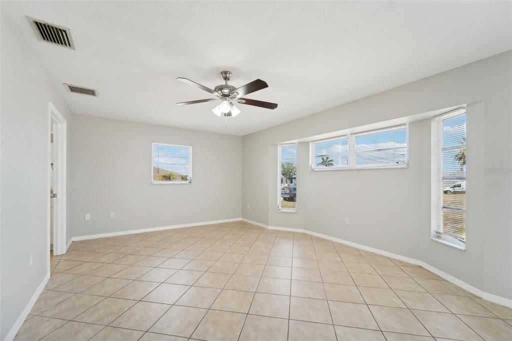 For Sale: $359,900 (3 beds, 2 baths, 1500 Square Feet)