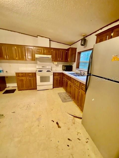 For Sale: $165,000 (3 beds, 2 baths, 1512 Square Feet)