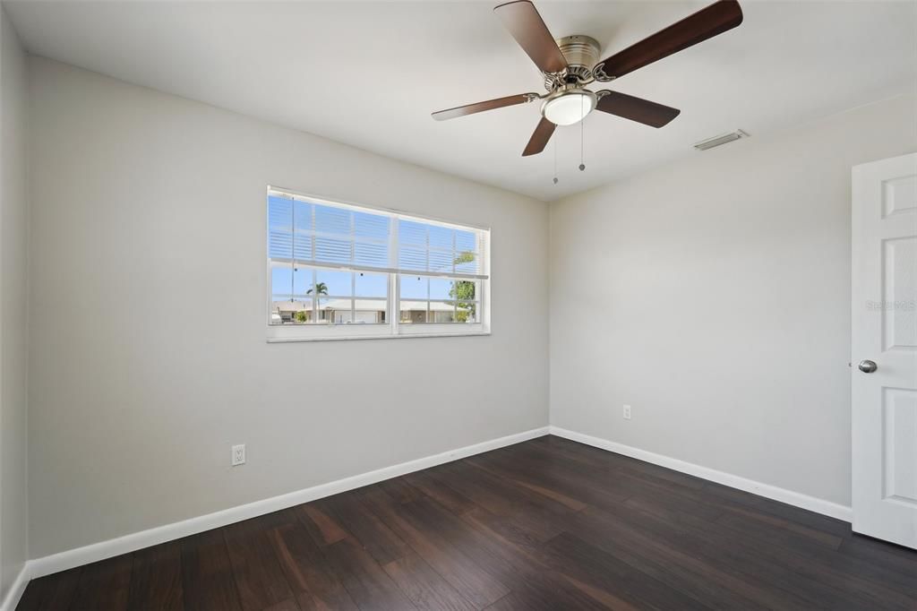For Sale: $259,900 (3 beds, 2 baths, 1370 Square Feet)