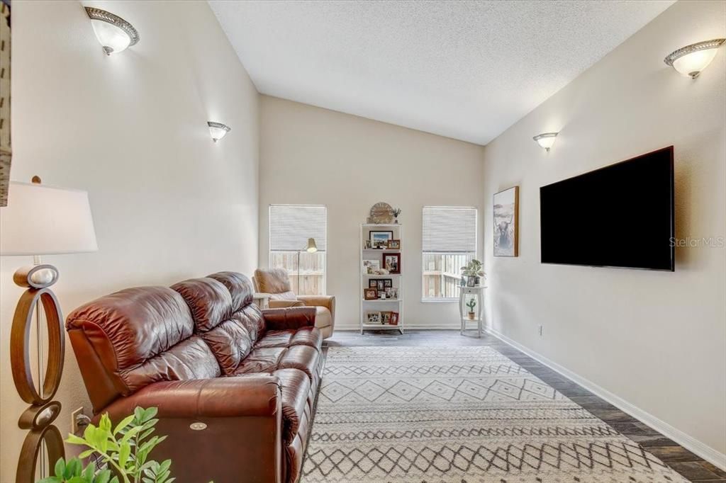 Active With Contract: $485,000 (4 beds, 2 baths, 2232 Square Feet)