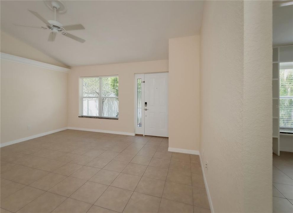 Active With Contract: $1,995 (2 beds, 1 baths, 1100 Square Feet)