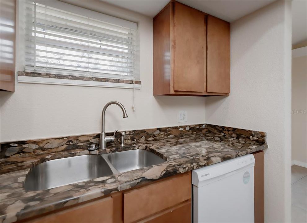 Recently Rented: $1,995 (2 beds, 1 baths, 1100 Square Feet)
