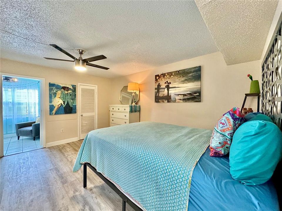 Active With Contract: $129,500 (1 beds, 1 baths, 790 Square Feet)