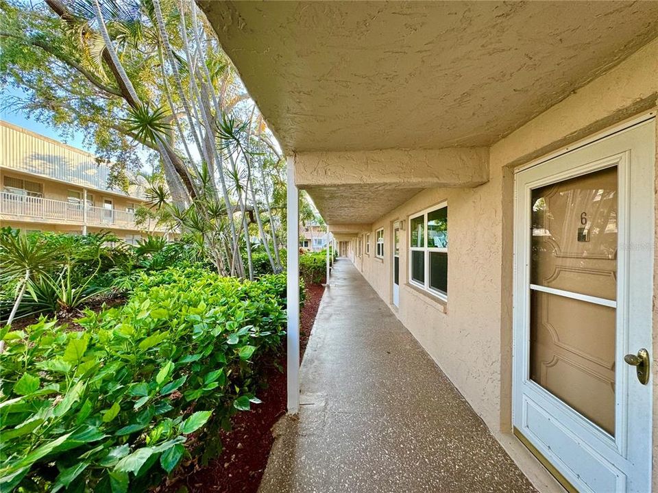 Active With Contract: $129,500 (1 beds, 1 baths, 790 Square Feet)