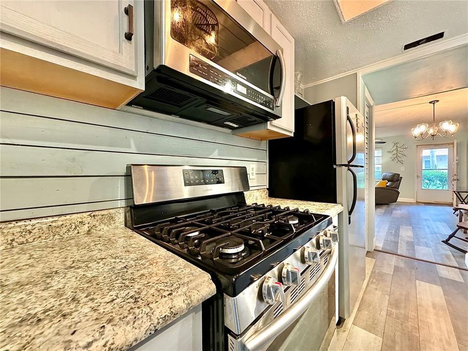 Active With Contract: $129,500 (1 beds, 1 baths, 790 Square Feet)