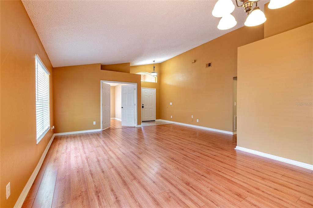 Active With Contract: $412,500 (4 beds, 2 baths, 1898 Square Feet)