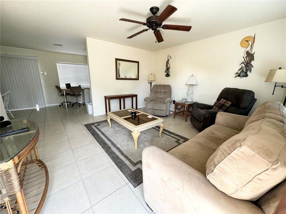 For Sale: $249,900 (2 beds, 1 baths, 912 Square Feet)