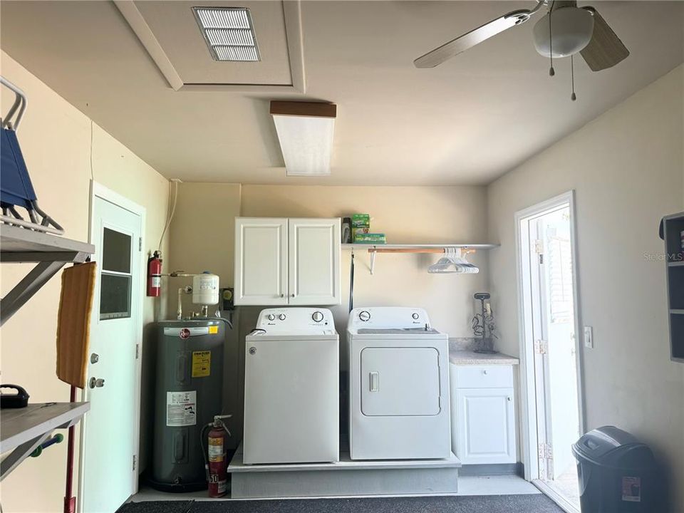 For Sale: $252,000 (2 beds, 1 baths, 912 Square Feet)