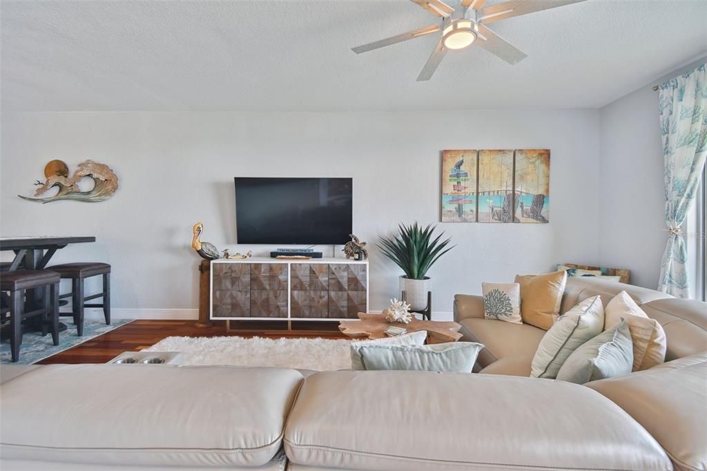 Active With Contract: $1,050,000 (3 beds, 2 baths, 1860 Square Feet)