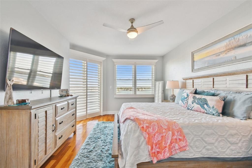 Active With Contract: $1,050,000 (3 beds, 2 baths, 1860 Square Feet)