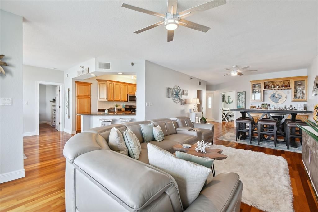 Active With Contract: $1,050,000 (3 beds, 2 baths, 1860 Square Feet)