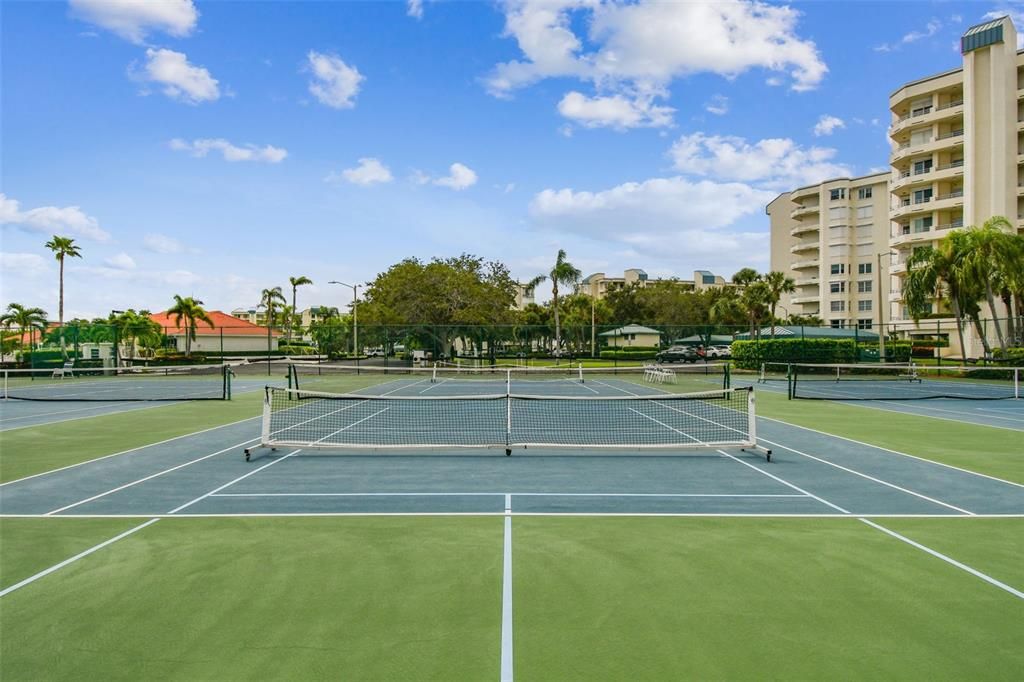 Active With Contract: $1,050,000 (3 beds, 2 baths, 1860 Square Feet)