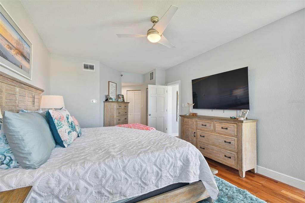 Active With Contract: $1,050,000 (3 beds, 2 baths, 1860 Square Feet)