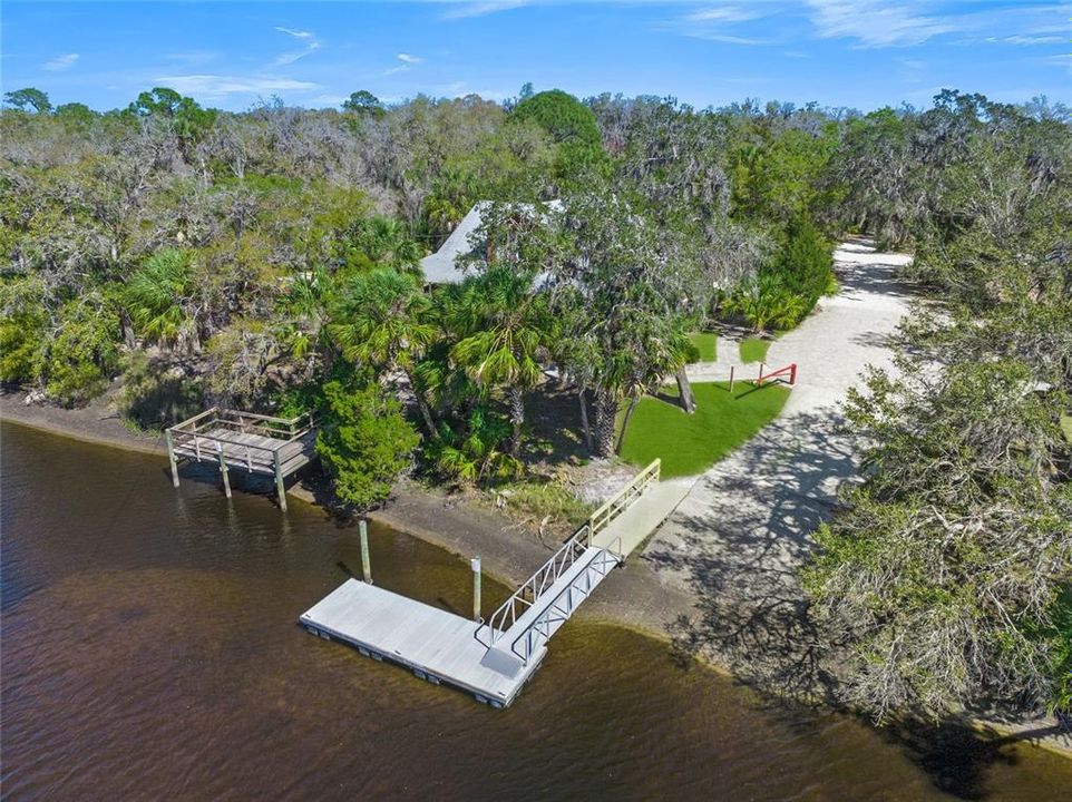 Community Boat Ramp into the Manatee River for Kayaks and Flat Bottom Boats. No V-Bottom Boats, as it is too shallow in the river at this spot.