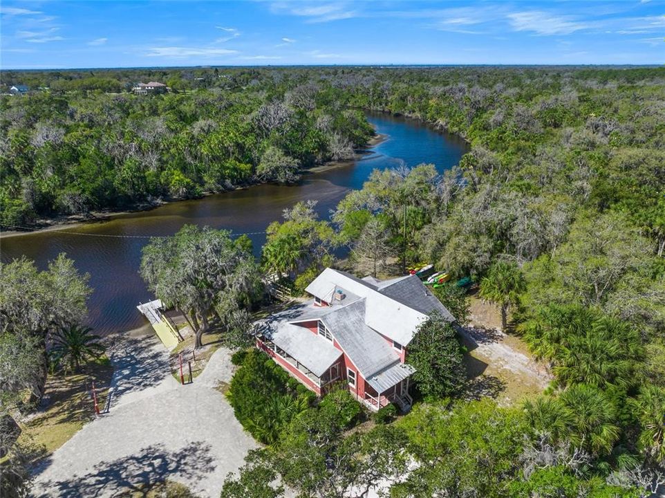 Community Boat Ramp into the Manatee River for Kayaks and Flat Bottom Boats. No V-Bottom Boats, as it is too shallow in the river at this spot.