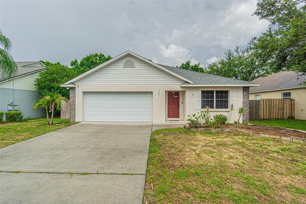 Active With Contract: $315,000 (3 beds, 2 baths, 1476 Square Feet)