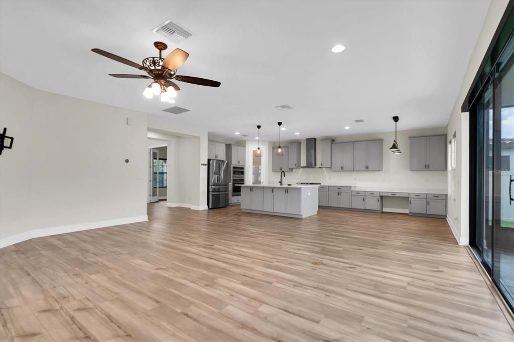 A MODERN LUXURY KITCHEN