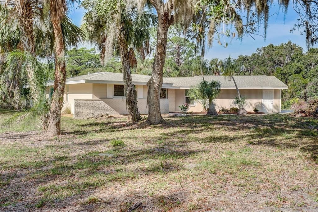 Active With Contract: $2,800 (3 beds, 3 baths, 2015 Square Feet)