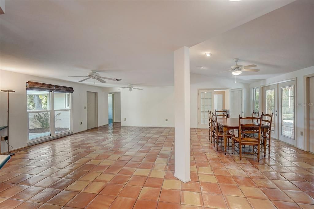 Active With Contract: $2,800 (3 beds, 3 baths, 2015 Square Feet)