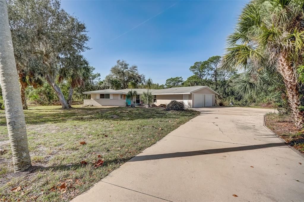 Active With Contract: $2,800 (3 beds, 3 baths, 2015 Square Feet)
