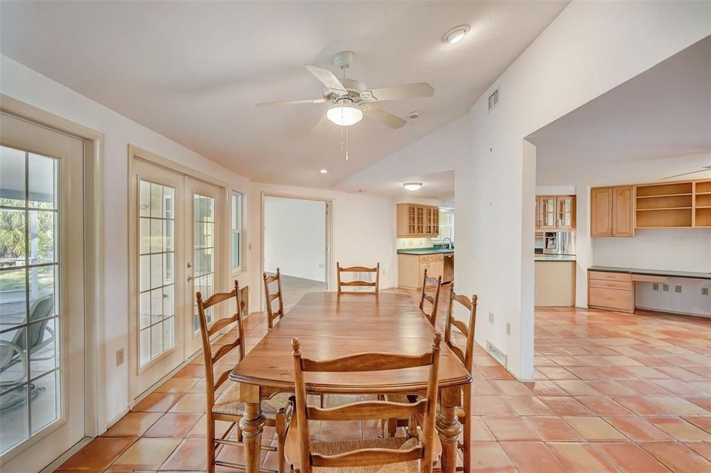 Active With Contract: $2,800 (3 beds, 3 baths, 2015 Square Feet)