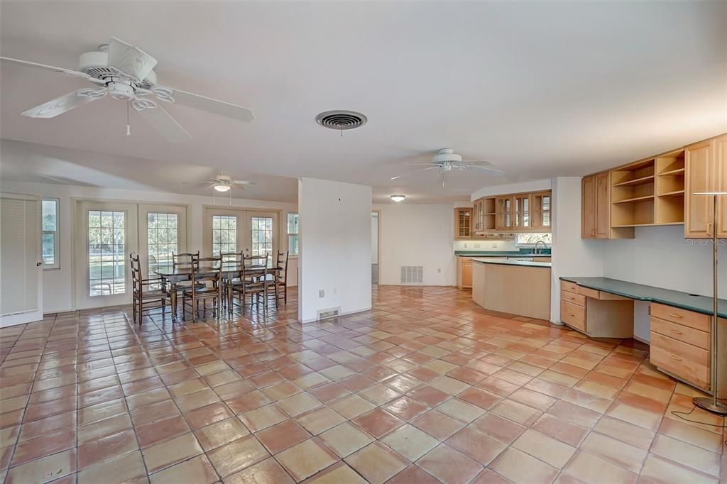 Active With Contract: $2,800 (3 beds, 3 baths, 2015 Square Feet)