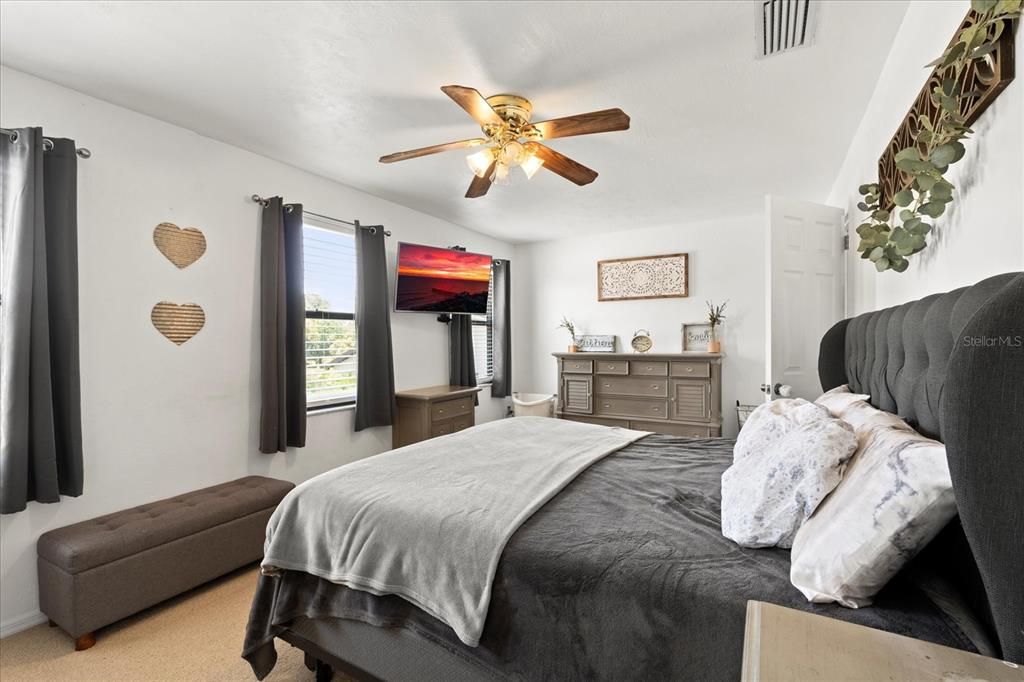 Active With Contract: $355,000 (3 beds, 2 baths, 1872 Square Feet)