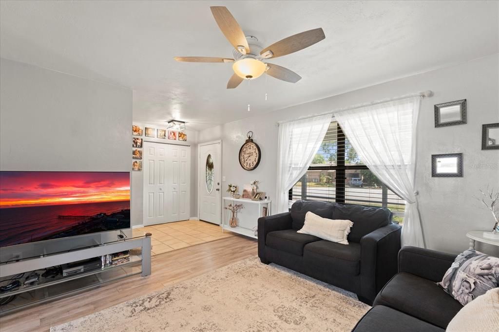 Active With Contract: $355,000 (3 beds, 2 baths, 1872 Square Feet)