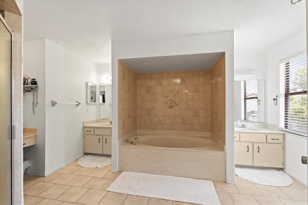 Active With Contract: $355,000 (3 beds, 2 baths, 1872 Square Feet)