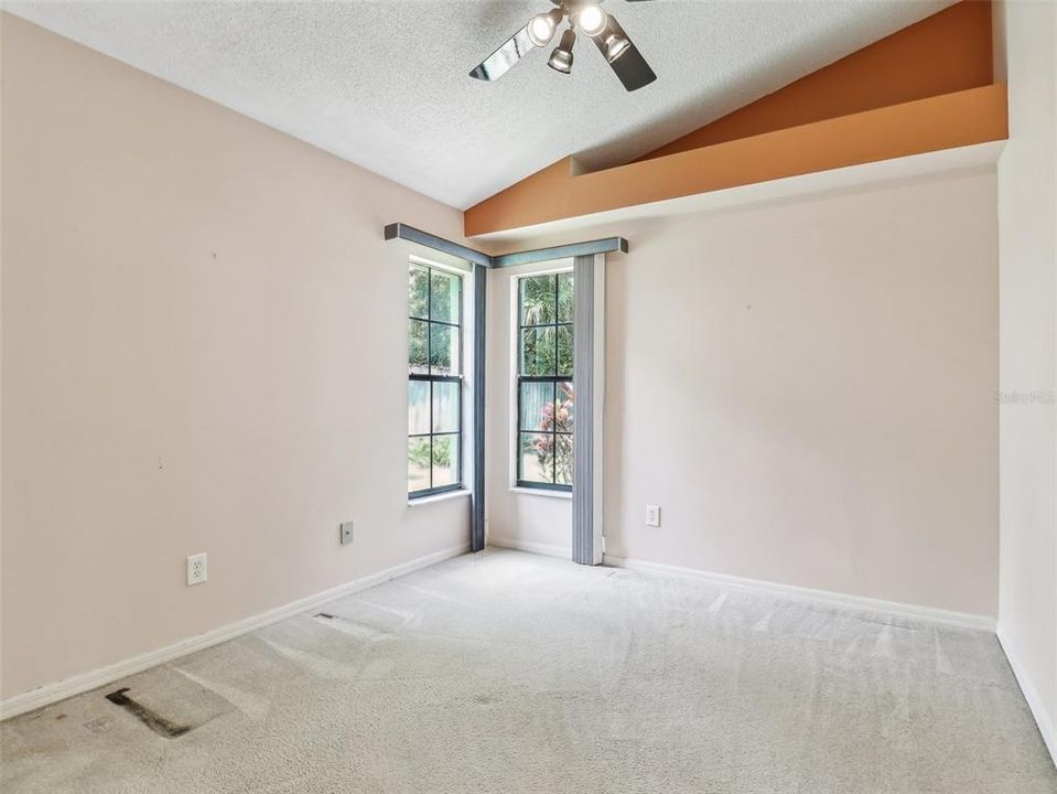 Active With Contract: $368,000 (3 beds, 2 baths, 1480 Square Feet)