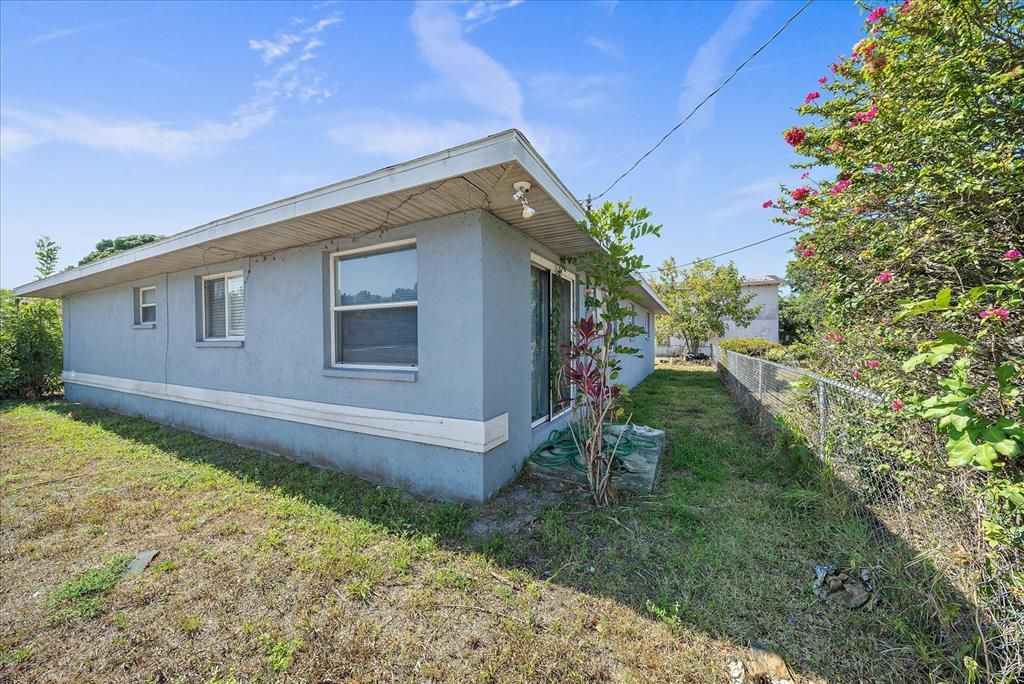 For Sale: $299,000 (3 beds, 2 baths, 1787 Square Feet)