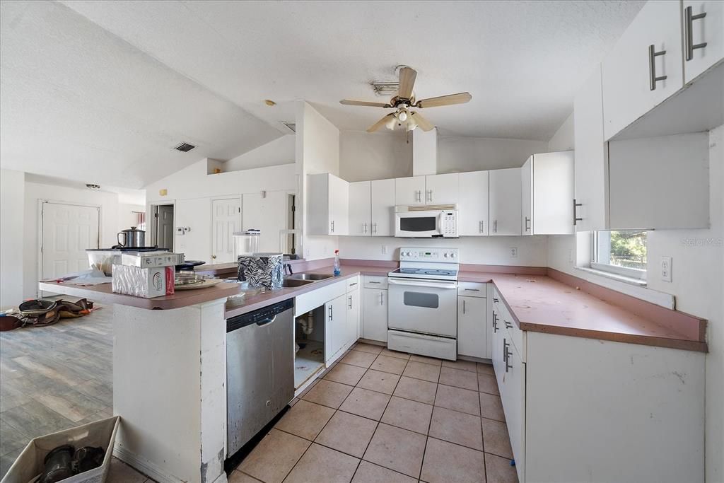 For Sale: $299,000 (3 beds, 2 baths, 1787 Square Feet)