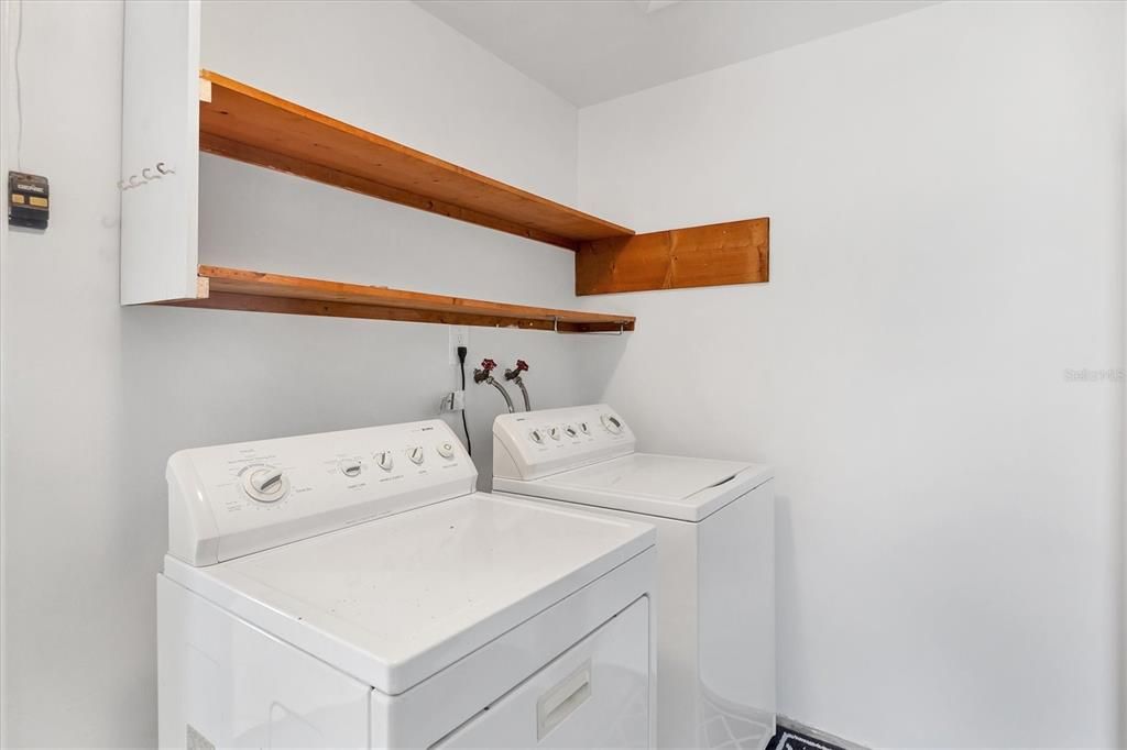 For Sale: $339,000 (3 beds, 2 baths, 1721 Square Feet)