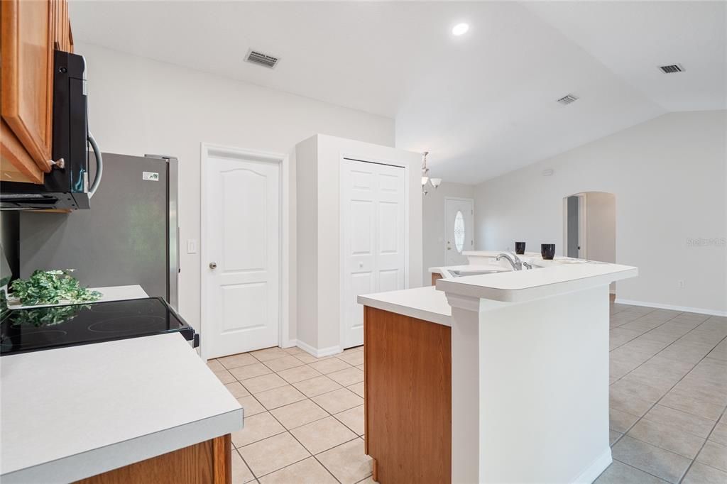 Active With Contract: $282,700 (3 beds, 2 baths, 1376 Square Feet)