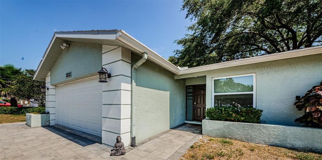 Active With Contract: $539,900 (3 beds, 2 baths, 2069 Square Feet)