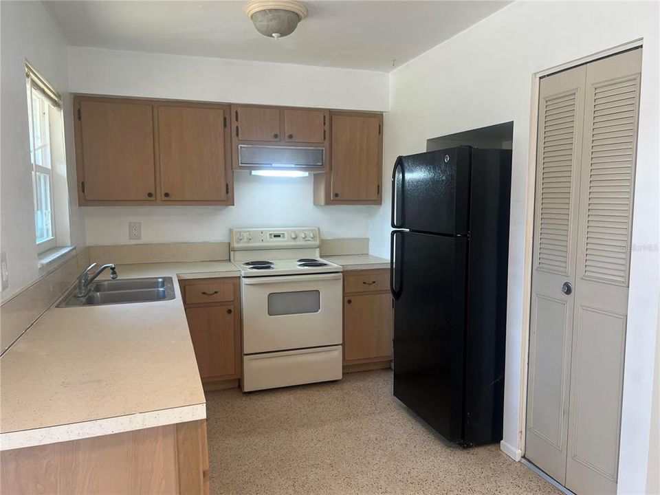 Active With Contract: $199,900 (3 beds, 1 baths, 1120 Square Feet)