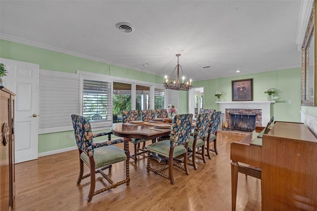 Enjoy dinner parties in this spacious dining room with breathtaking views of the lake