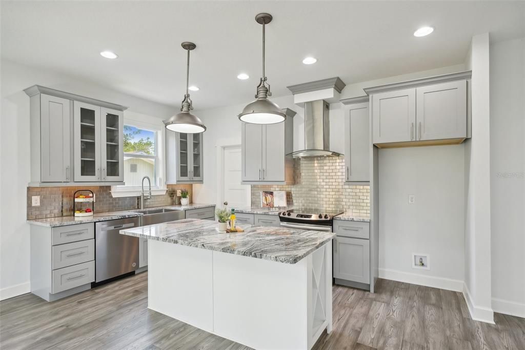 Active With Contract: $689,900 (3 beds, 2 baths, 2106 Square Feet)